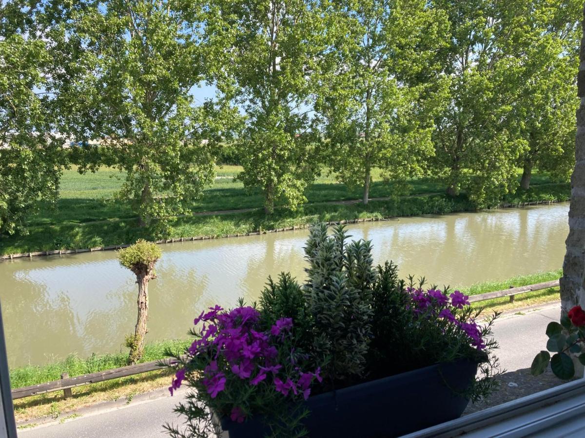 Les Berges Hotel Bourbourg Exterior foto